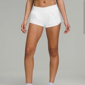 Lululemon Size 4 White Hotty Hot 2.5”